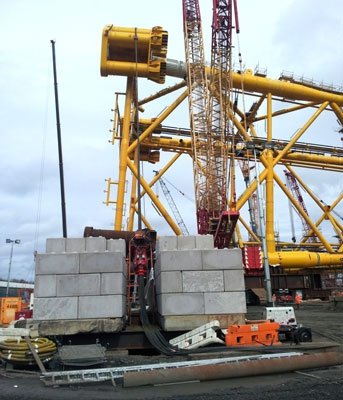 Two stacks of Duo counterweight blocks supporting a heavy lifting rig