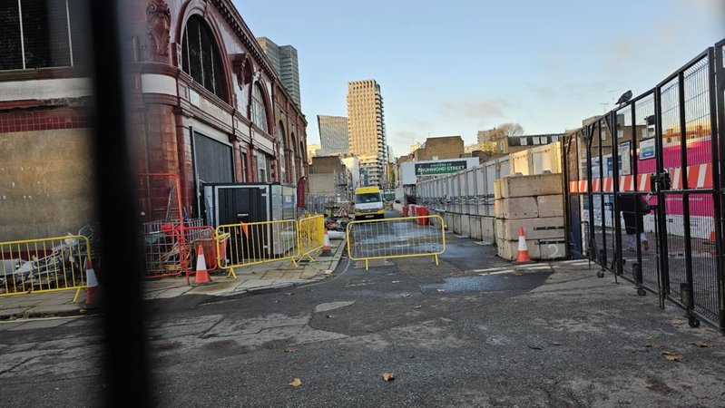 Duo blocks ballasting site hoarding panels around a city station construction site