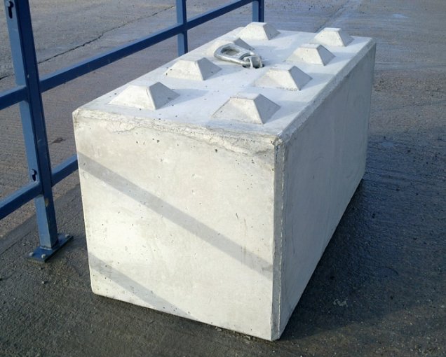 Legato LG8 block with shear keys and a lifting anchor on its top face