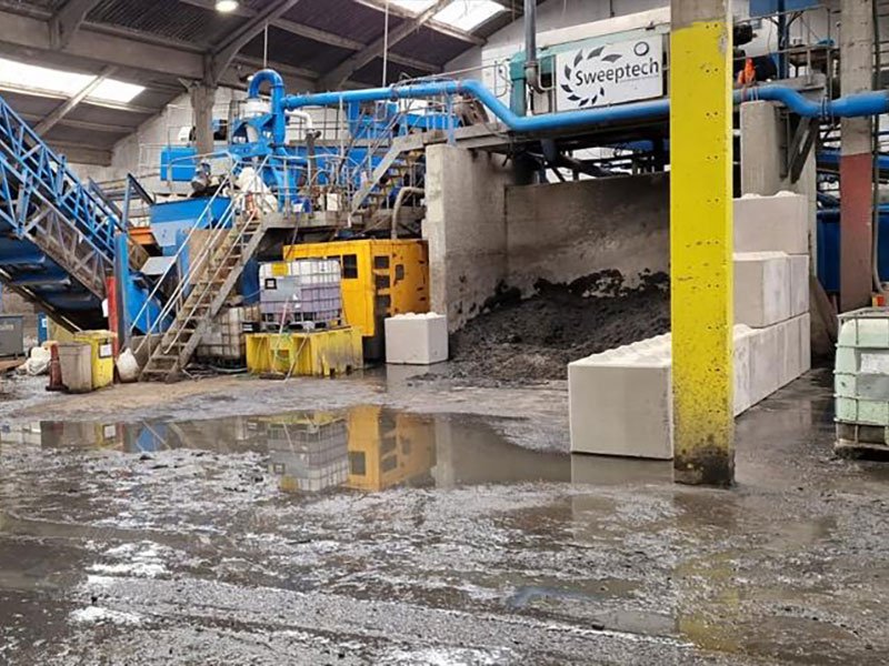 Legato blocks dividing material areas beneath a materials washing plant